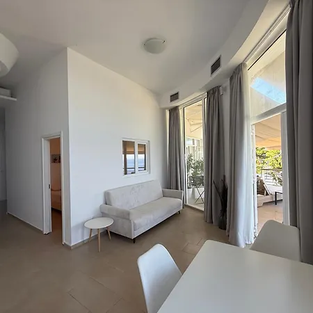 Amelia Seaview & Апартаменты *