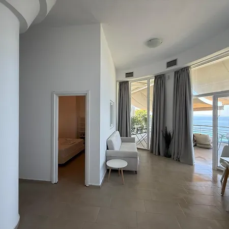 Апартаменты Amelia Seaview &