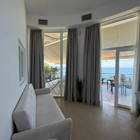 Amelia Seaview & Апартаменты *