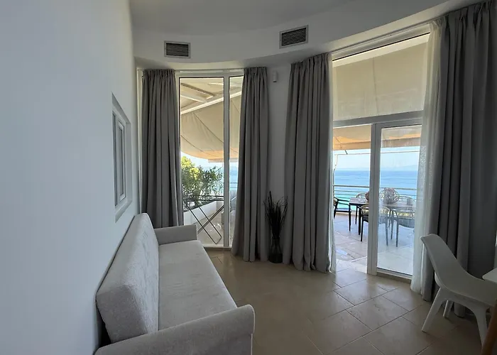 Amelia Seaview & Διαμέρισμα *